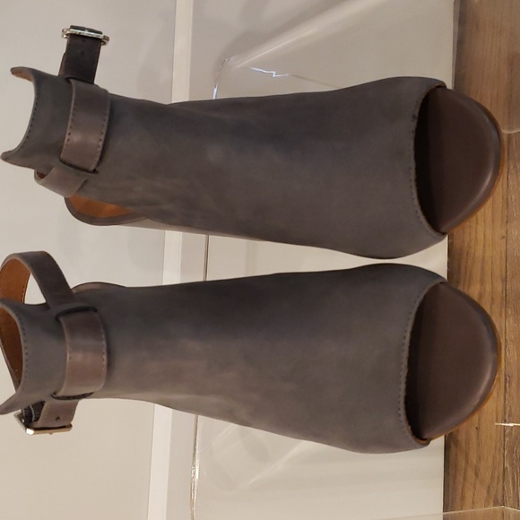 Steve Madden Booties Size 8.5M - Picture 2 of 9